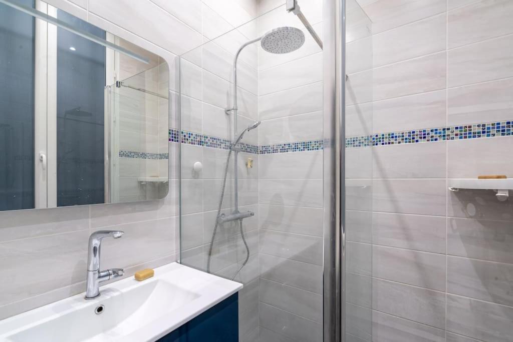 Grand Duplex Montmartre Apartment Paris Exterior photo